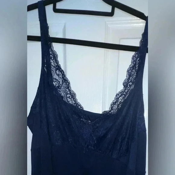 ☘️ NWOT Avenue Body Lace Gown Size 22/24 - Picture 1 of 4